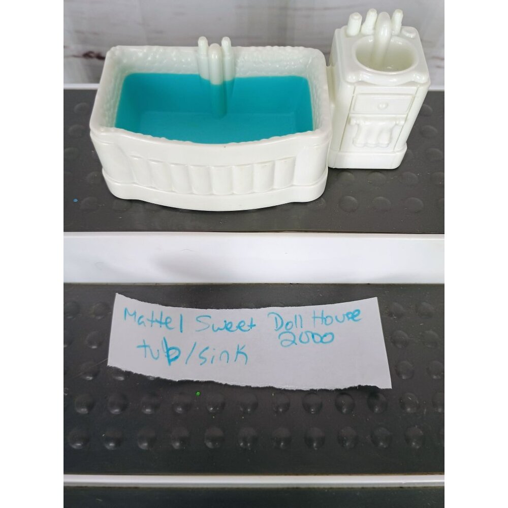 Fisher Price Sweet Street Doll House 2000 Bathroom Tube and Sink Mattel